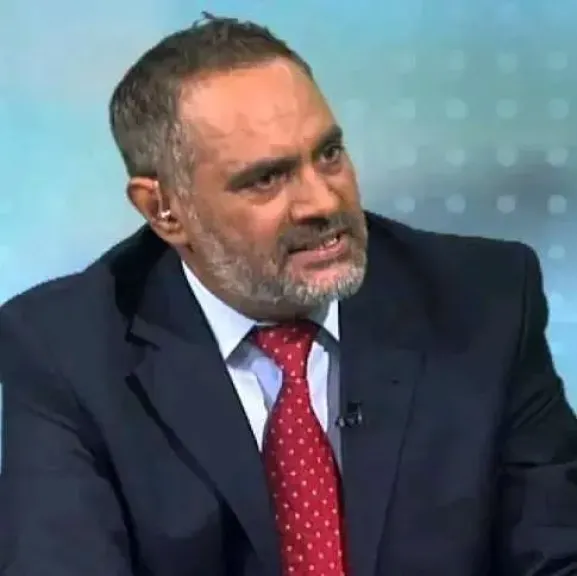 ”يمني من كراتينه!”… مقرب من المليشيات  يكشف فضيحة التصنيع المحلي المزيف للحوثييين